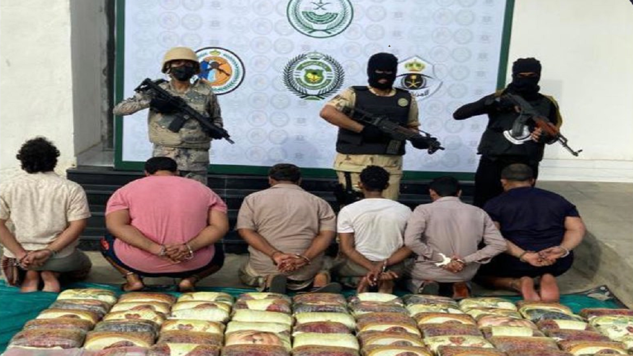 بالفيديو.. إحباط محاولة تهريب مواد مخدرة والإطاحة بمهربيها ومتلقيها في جازان