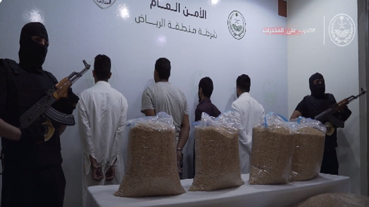 بالفيديو.. ضبط 1.2 مليون قرص من الإمفيتامين المخدر مخبأة باحترافية داخل ألواح زجاجية