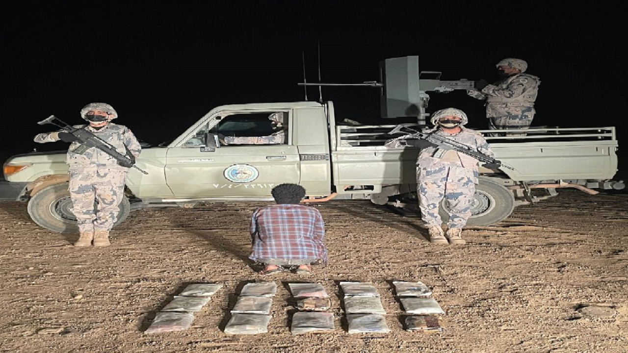 القبض على مخالف لنظام أمن الحدود لمحاولته تهريب مادة الحشيش المخدر بنجران