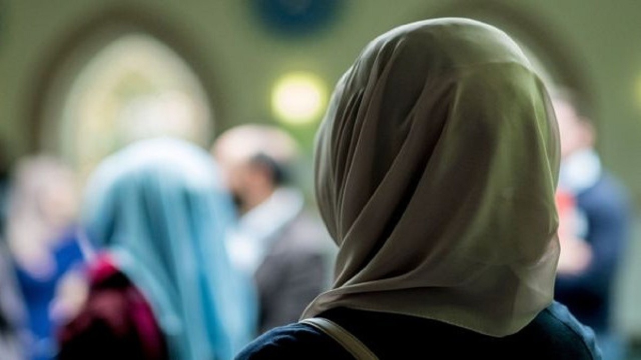 إهانة طالبة مسلمة في جامعة ألمانية بسبب حجابها..فيديو