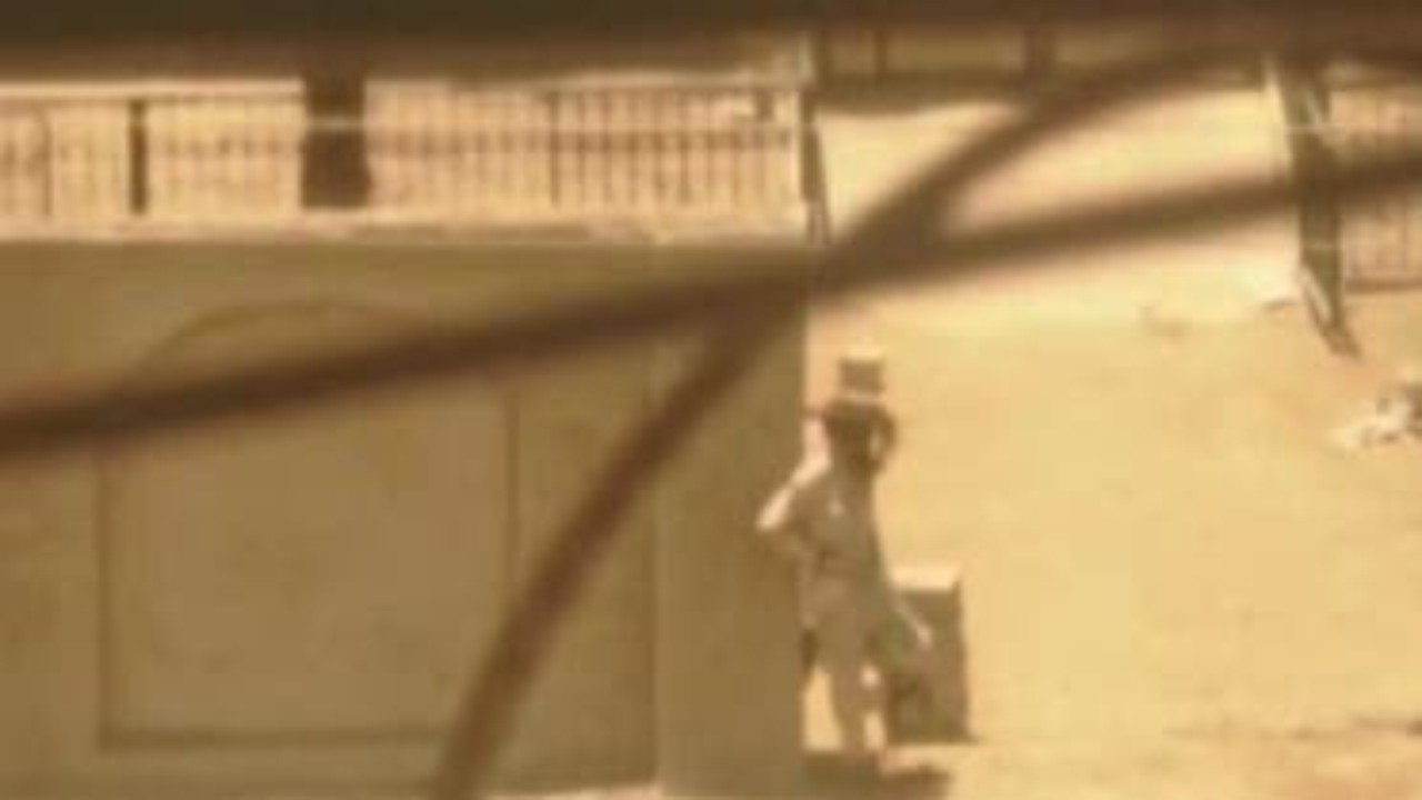 مسلح يعتدي جنسياً على فتاة في شارع رئيسي بالخرطوم