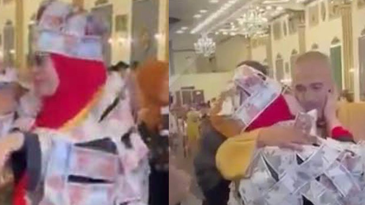 تخرج طالبة مصرية بفستان من النقود يثير ضحة واسعة .. فيديو