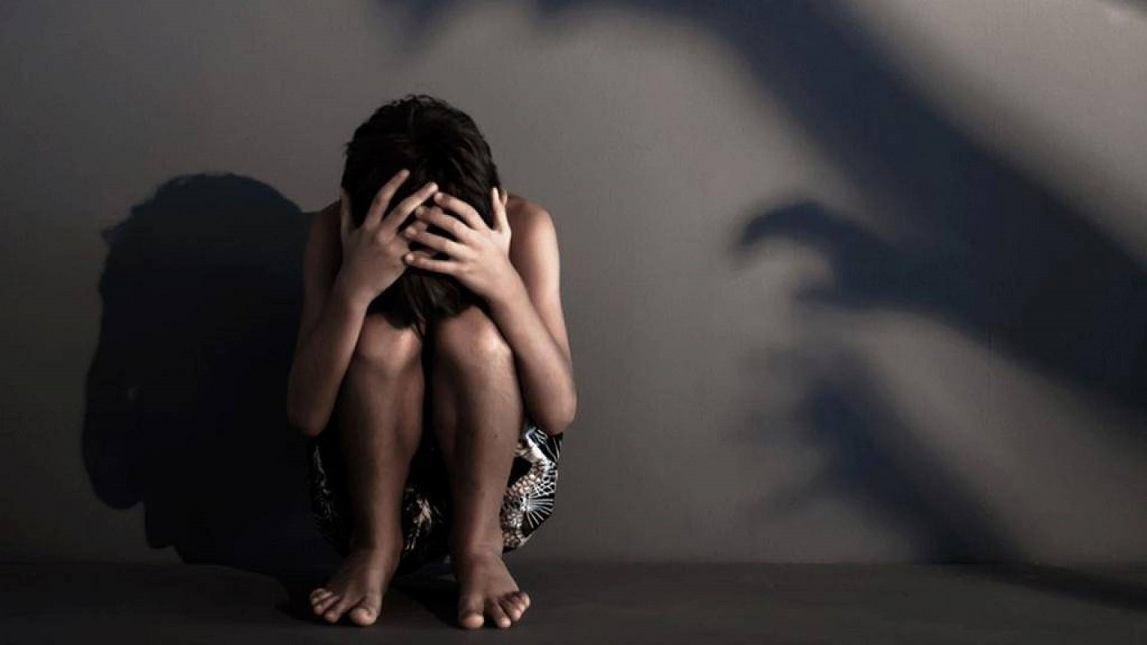 محاكمة معلم اغتصب 16 طفلا بمدرسته