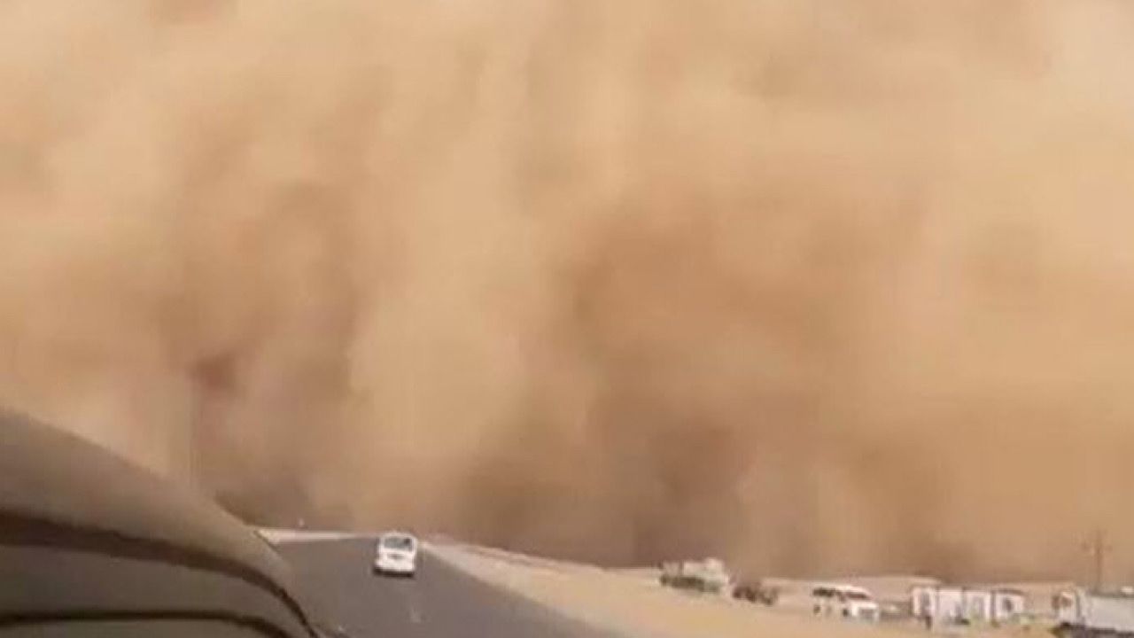 لقطات صادمة ومشاهد مرعبة للعاصفة الترابية التي ضربت مصر ..فيديو