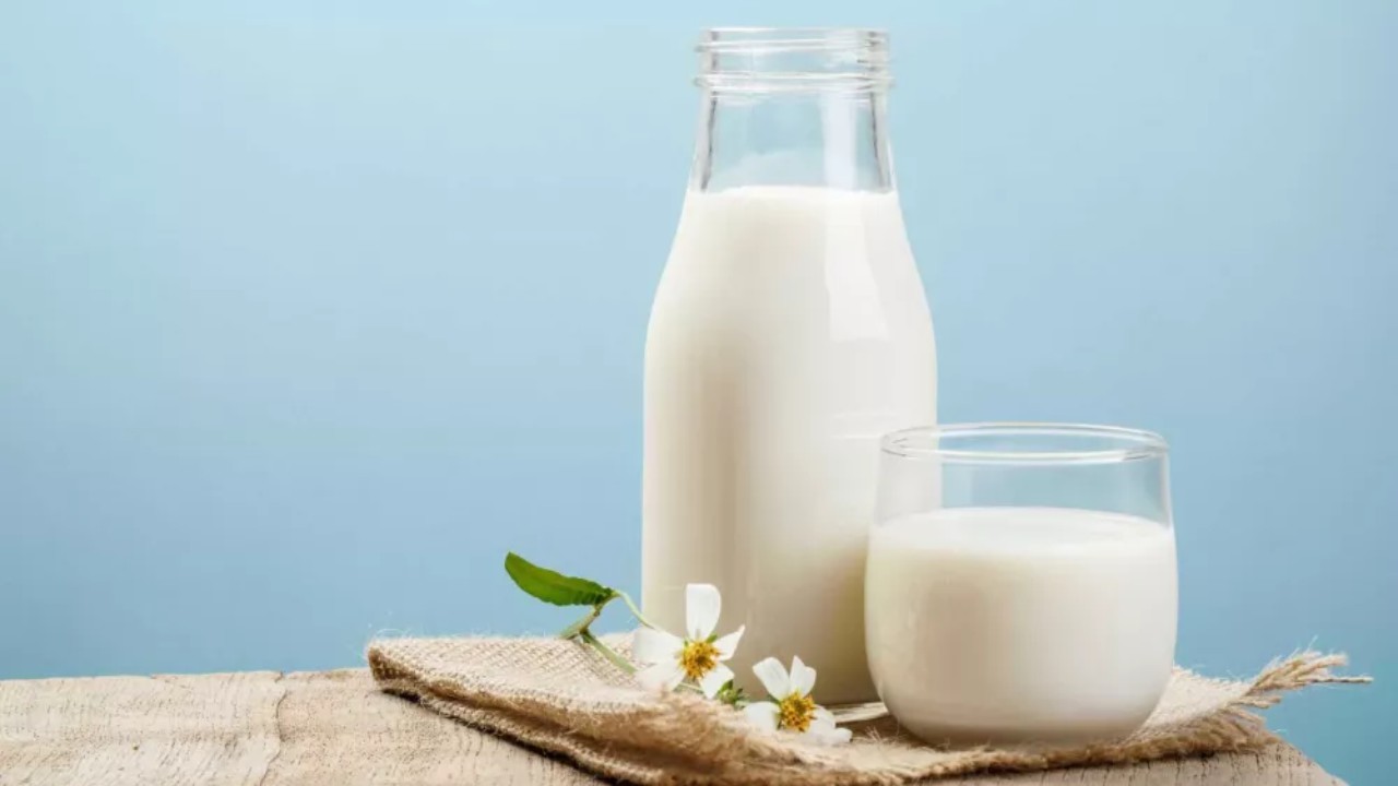 تأثير تناول كوب من الحليب يومياً على الجسم