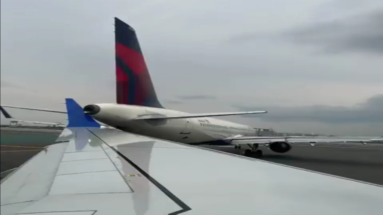 لحظة اصطدام طائرتين بمطار بوسطن لوجان.. فيديو
