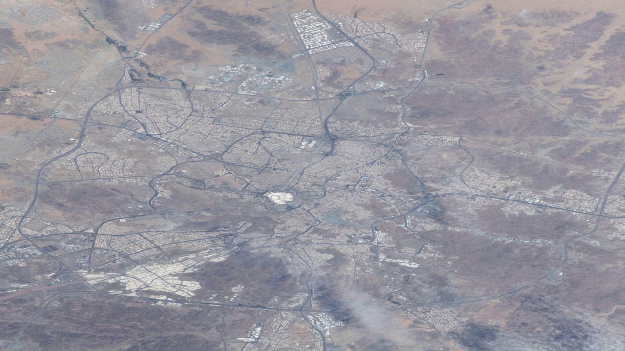 سلطان النيادي ينشر صورة ليوم التروية من محطة الفضاء الدولية