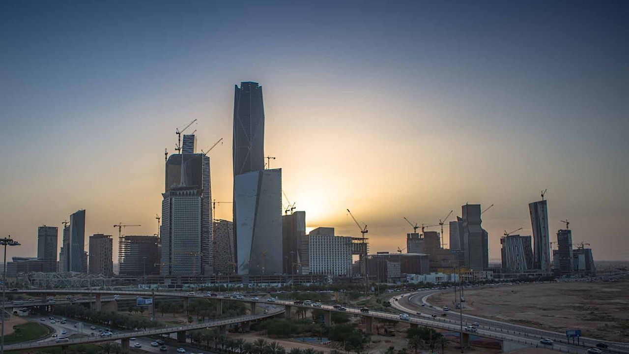 بيع برج سكني شمال الرياض بـ 492 مليون ريال .. فيديو