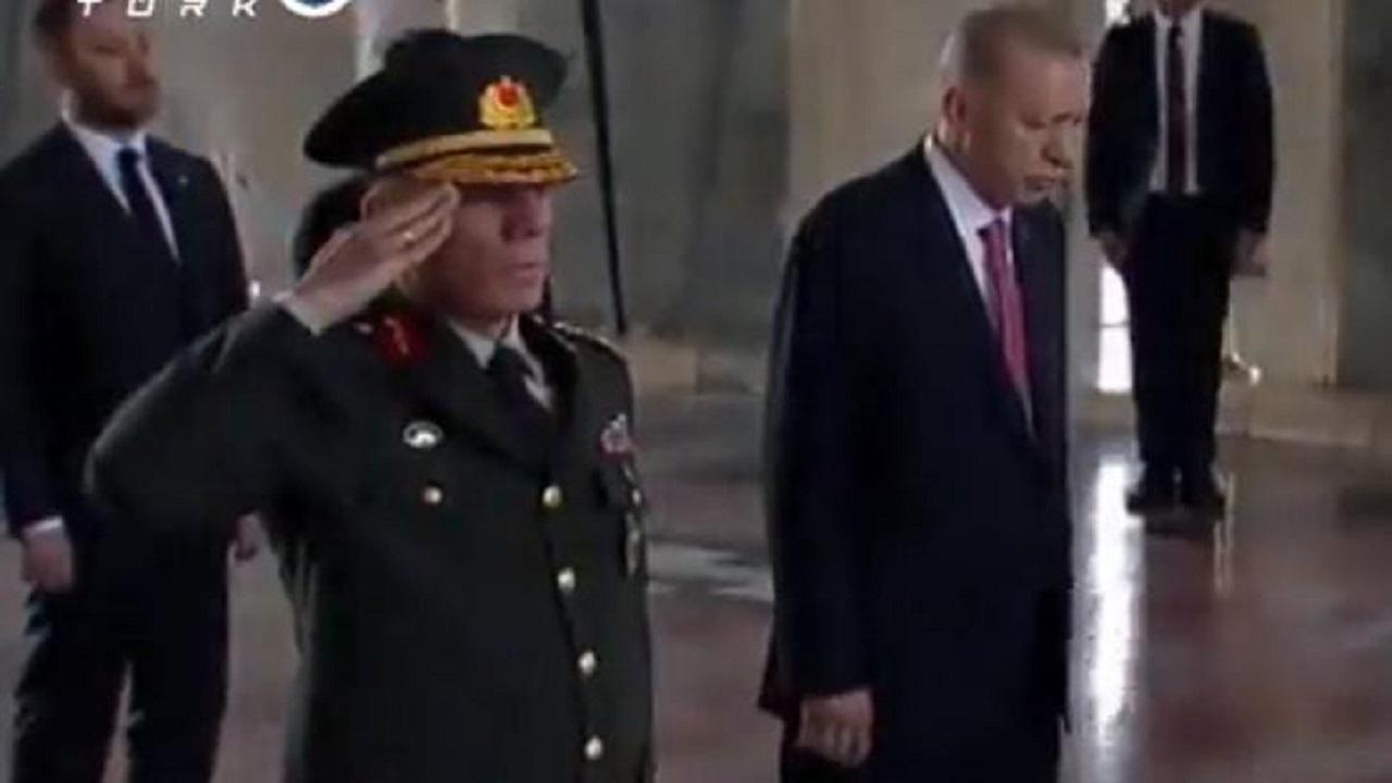 أردوغان يزور ضريح مصطفى كمال أتاتورك بعد أداء القسم الدستوري.