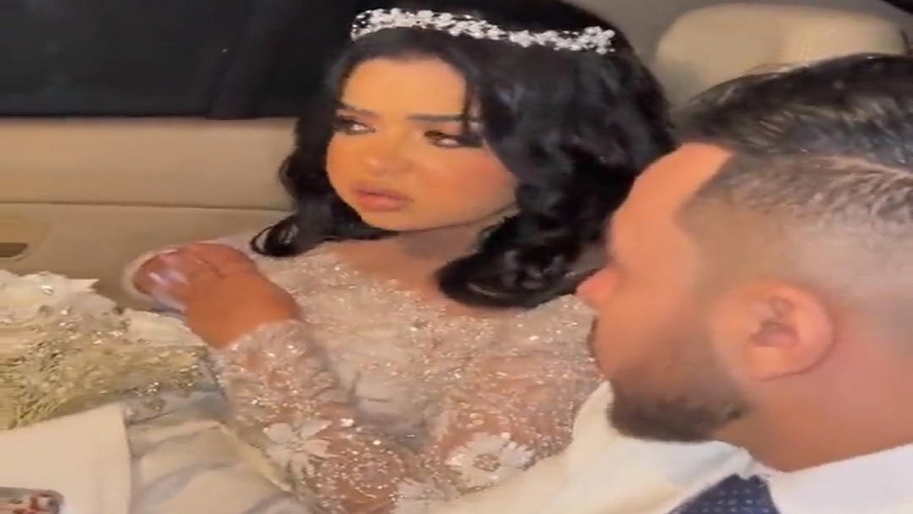 عريس يطلق زوجته في ليلة الزفاف ويطردها من السيارة(فيديو)