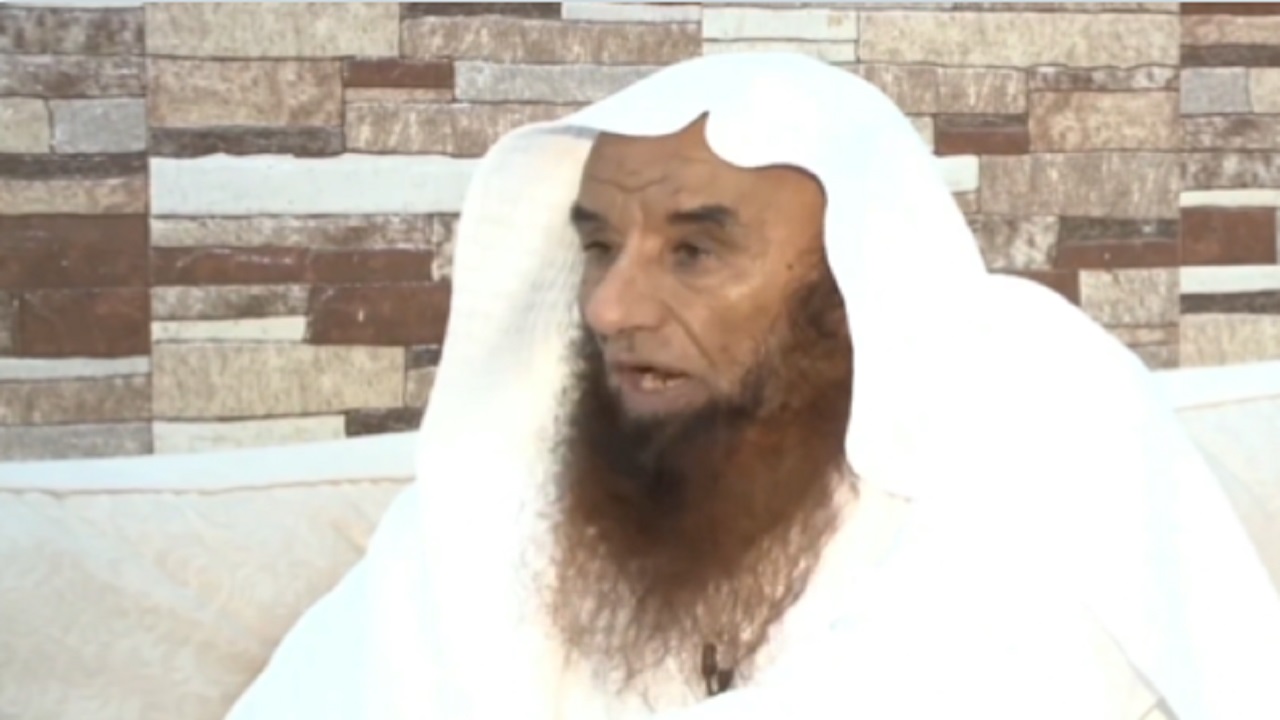 مسن ينقل الحجاج من عرعر إلى مكة مجانا منذ 30 عاما .. فيديو