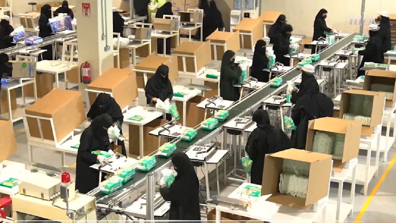 قصة سعوديات من ذوي الهمم يعملن في القلب النَّابض لمصنع بالرياض .. فيديو