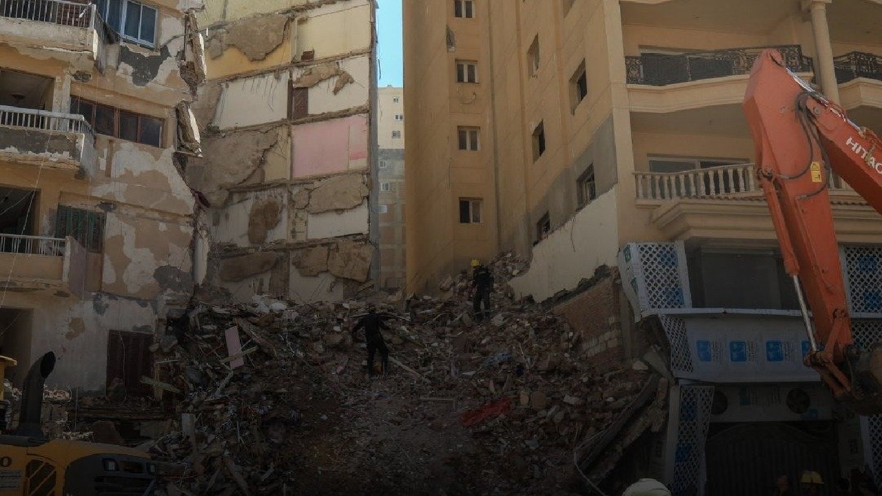 توسعة ملهى ليلي سبب انهيار عقار الإسكندرية – فيديو