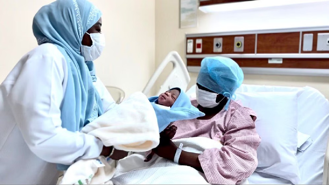 نيجيرية تضع أول مواليد الحج لهذا العام