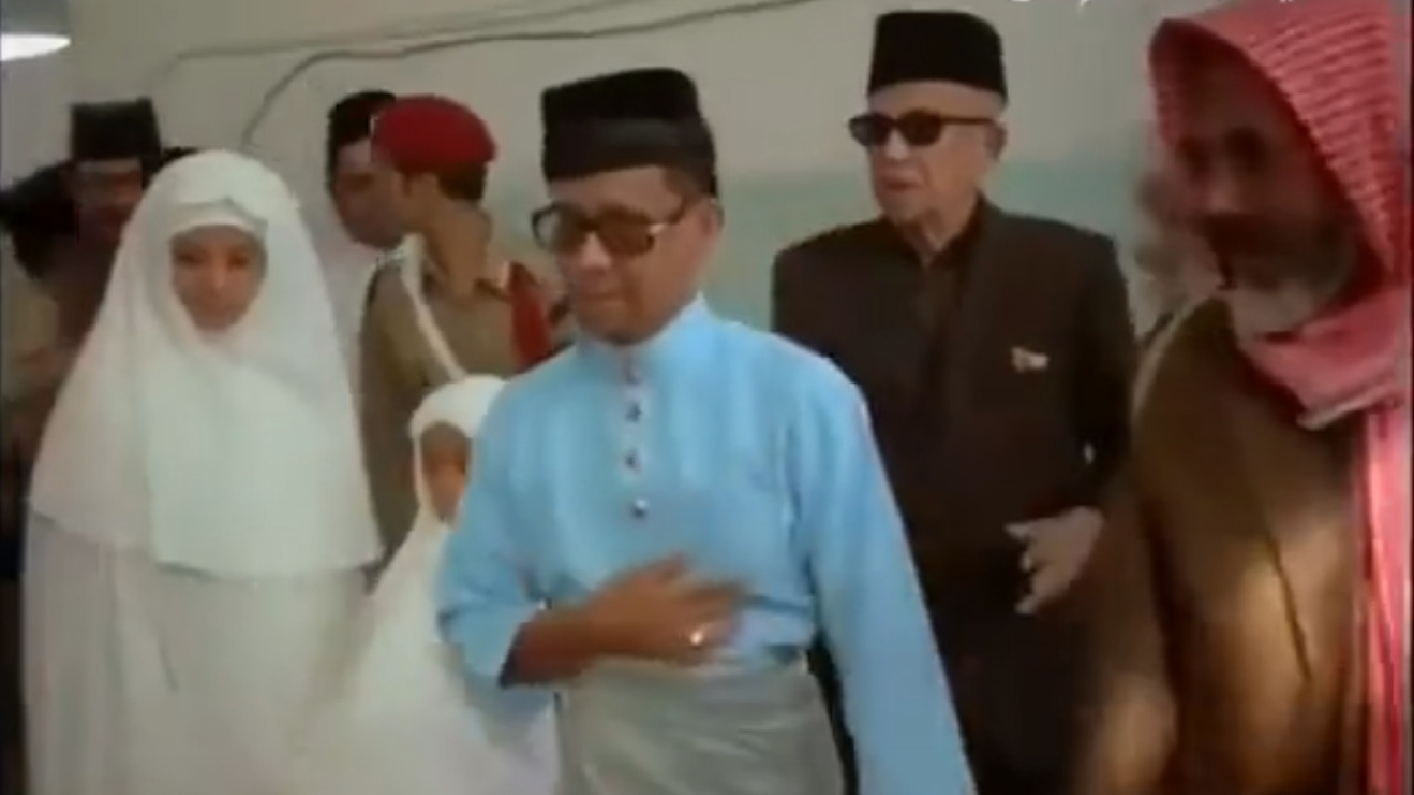 فيديو نادر لـ مسجد قباء ومسجد القبلتين أثناء زيارة ملك ماليزيا قبل نحو 50 عاماً
