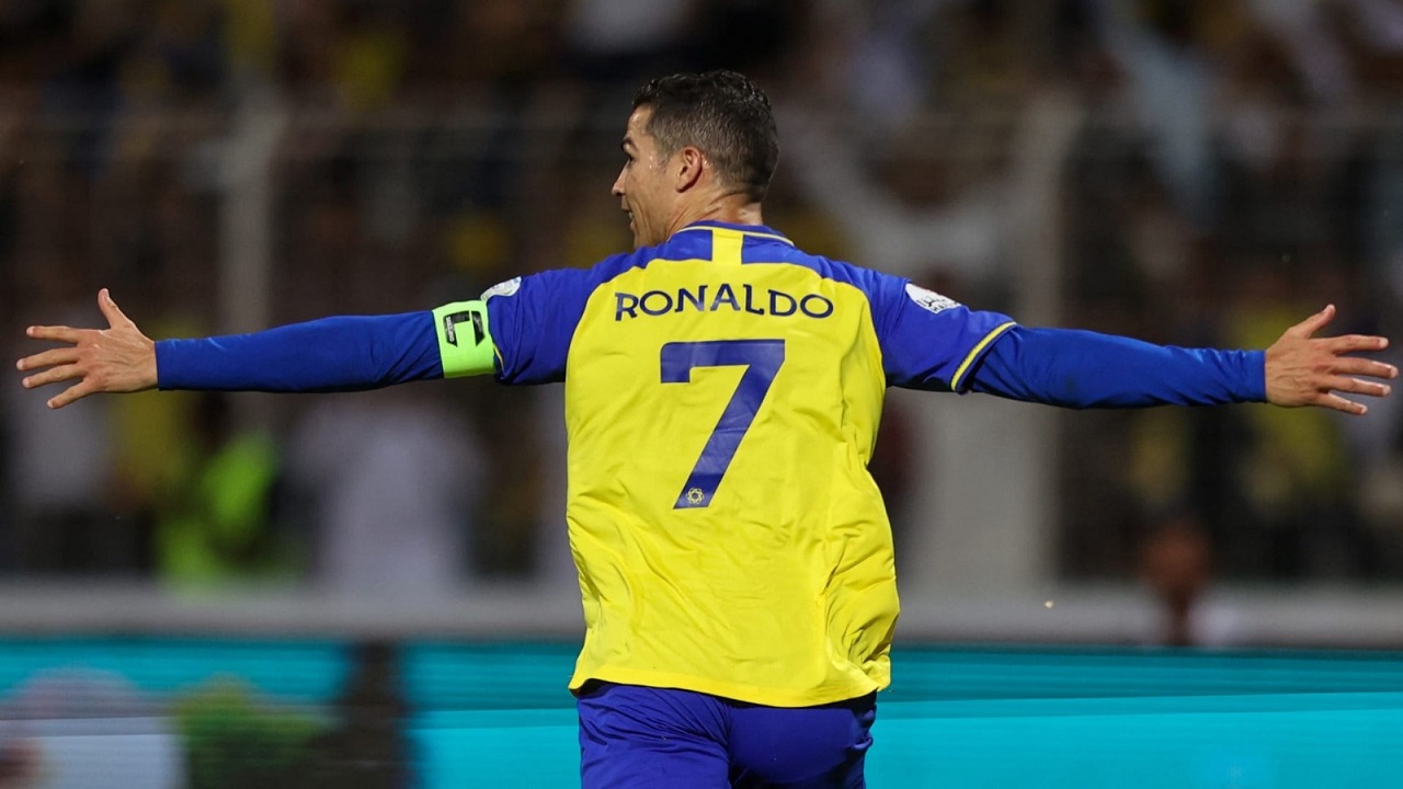 رونالدو يشجع لاعبي الدوري الإسباني للانضمام للنصر