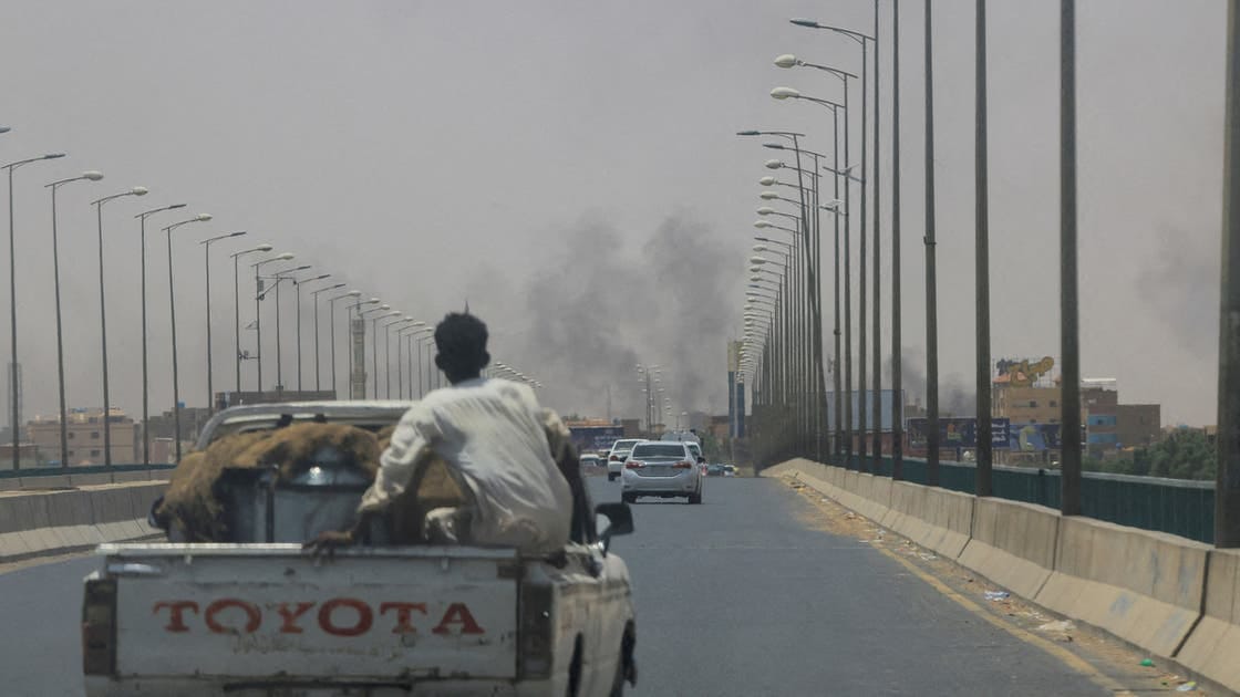 قصف عشوائي يقتل 34 شخصاً بسوق في أم درمان