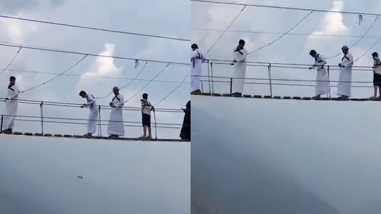 سقوط جوال شاب من جسر الباحة المعلق بطريقة مُحزنة .. فيديو