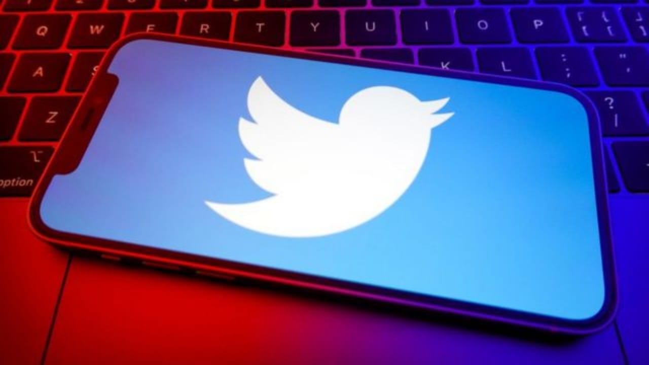 تويتر تقيم دعاوى قضائية ضد كيانات مجهولة سرقت بياناتها
