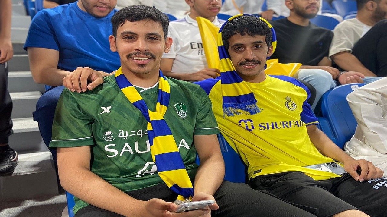 مشجع أهلاوي في مدرجات النصر