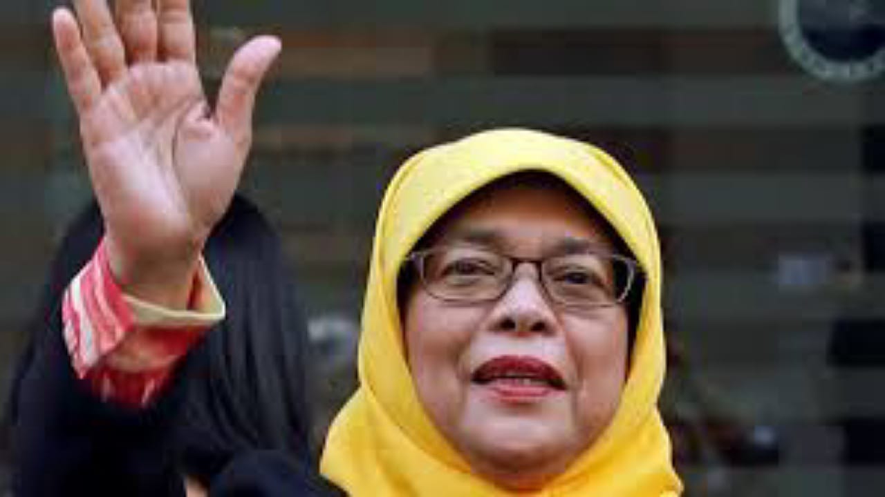 سنغافورة تحت قيادة امرأة مسلمة .. فيديو