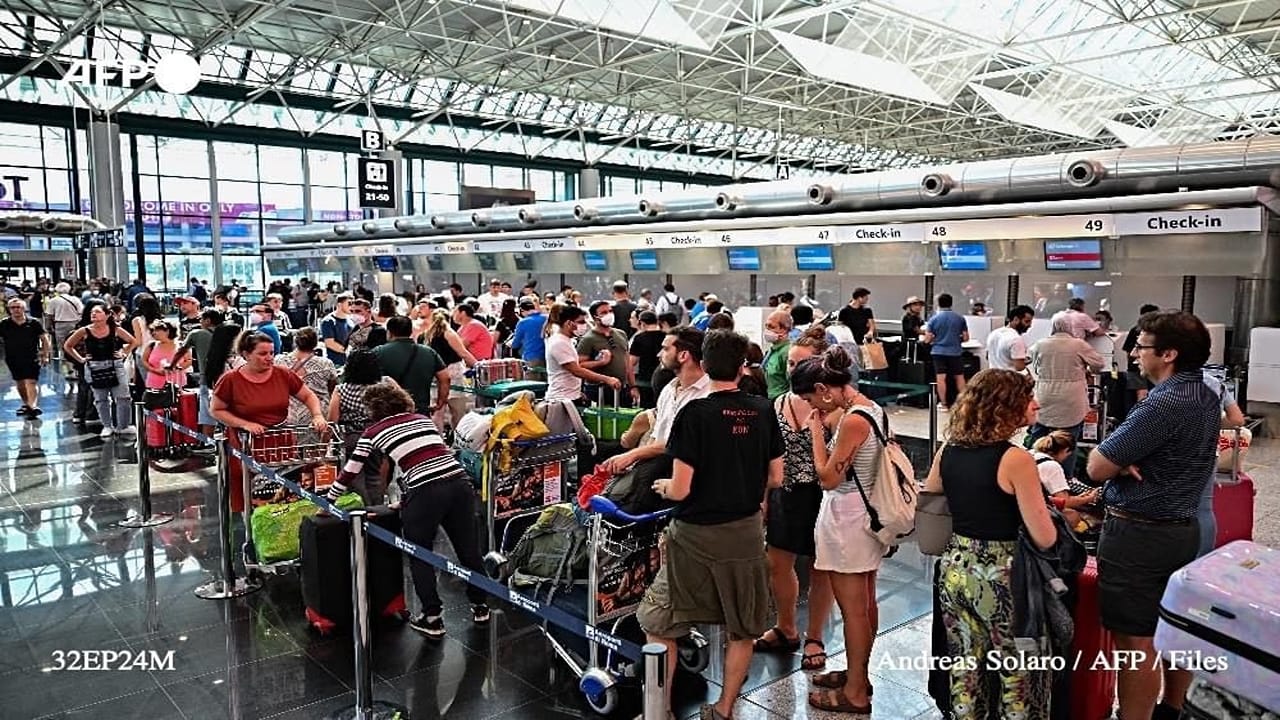 أزمة في مطارات إيطاليا بسبب إضراب العمال