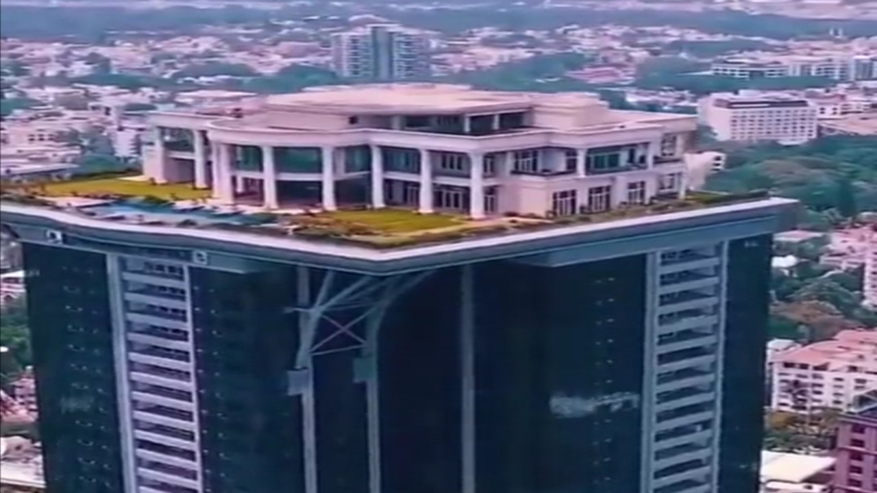 رجل أعمال يبني قصره أعلى سطح شركته.. فيديو