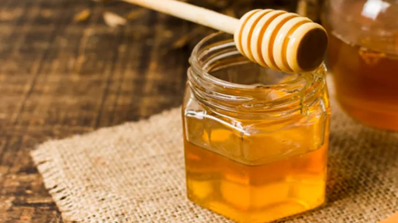 العسل لا يحتوي على أي مضافات غذائية طبيعية أو صناعية