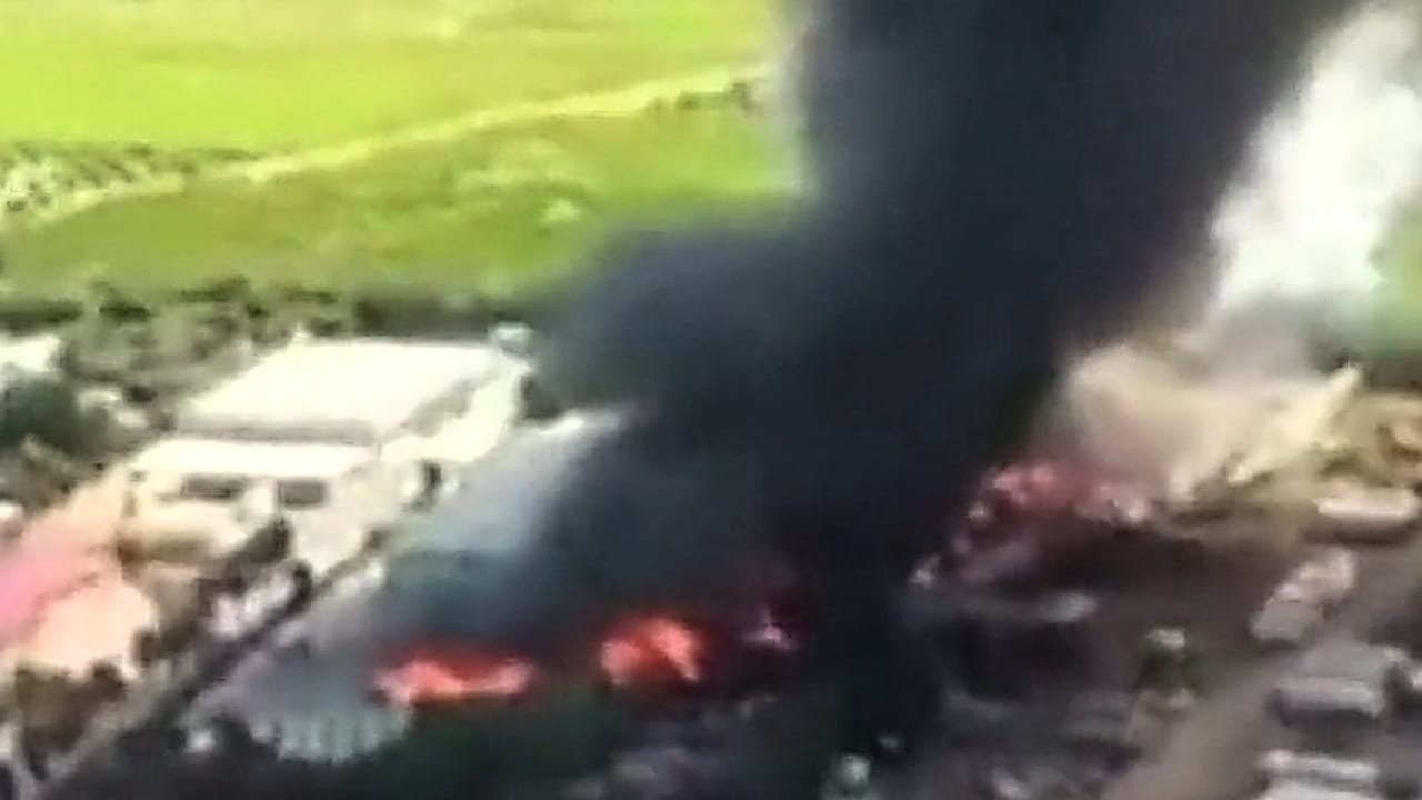 حريق هائل بمكب نفايات في روما .. فيديو