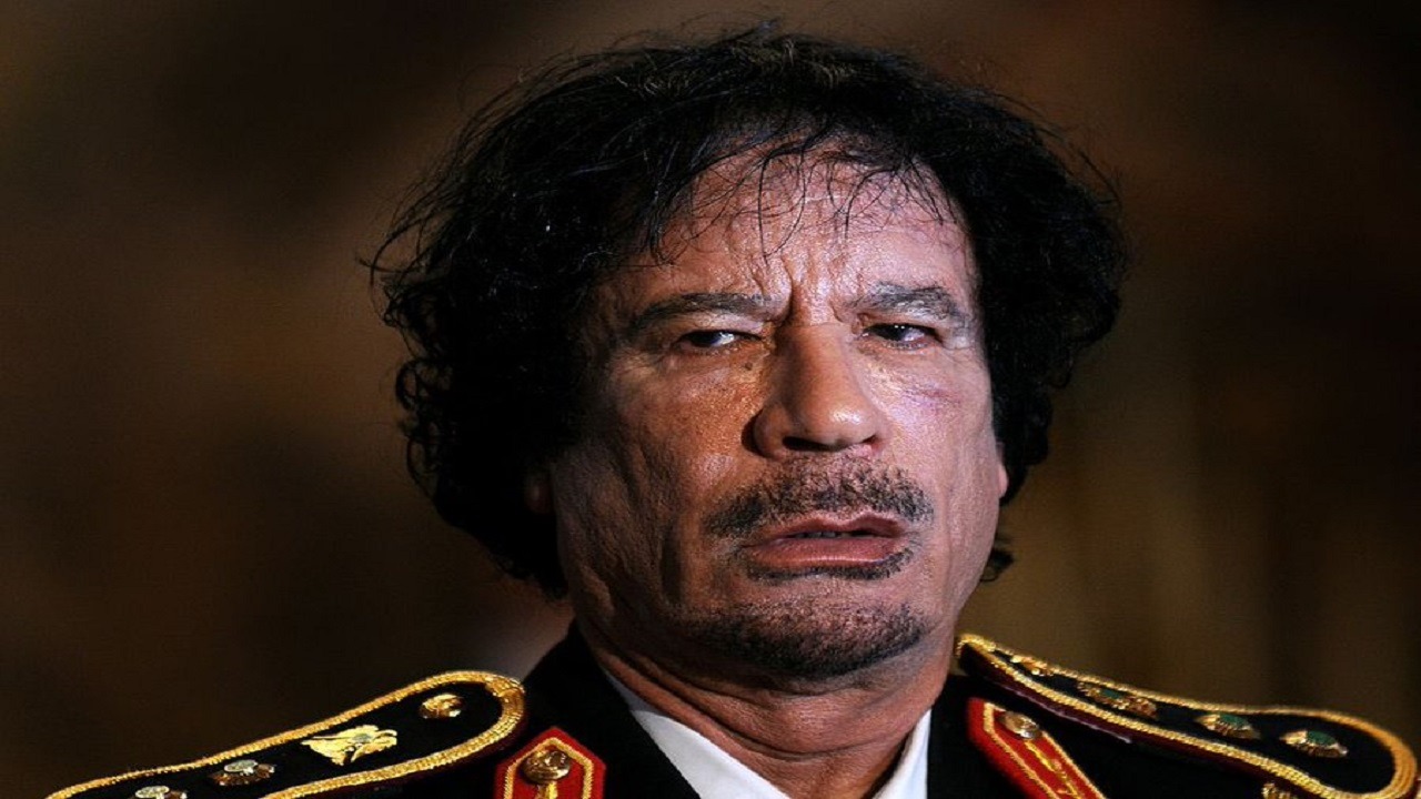 ضابط بالمخابرات الفرنسية: القذافي مد يده إلى الغرب فقطعوا رأسه