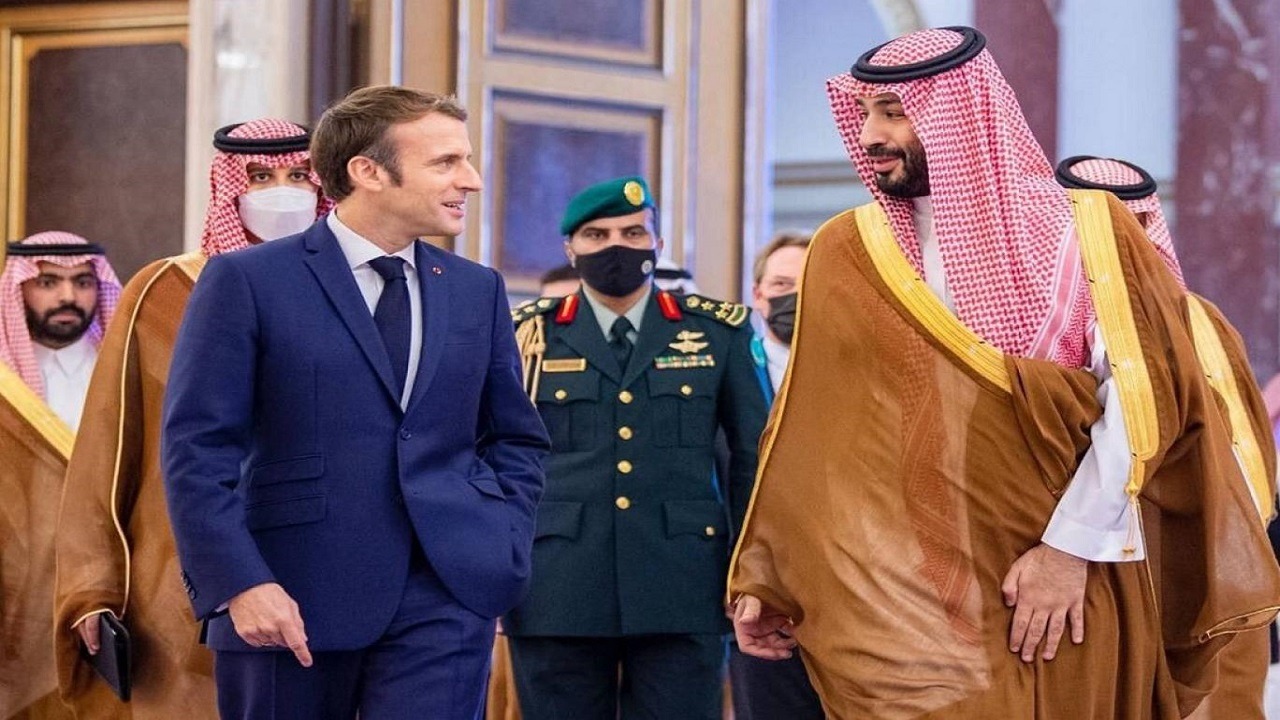 صحيفة سويسرية: السعودية تصدر الأوامر إلى فرنسا .. وولي العهد دبلوماسي ثقيل