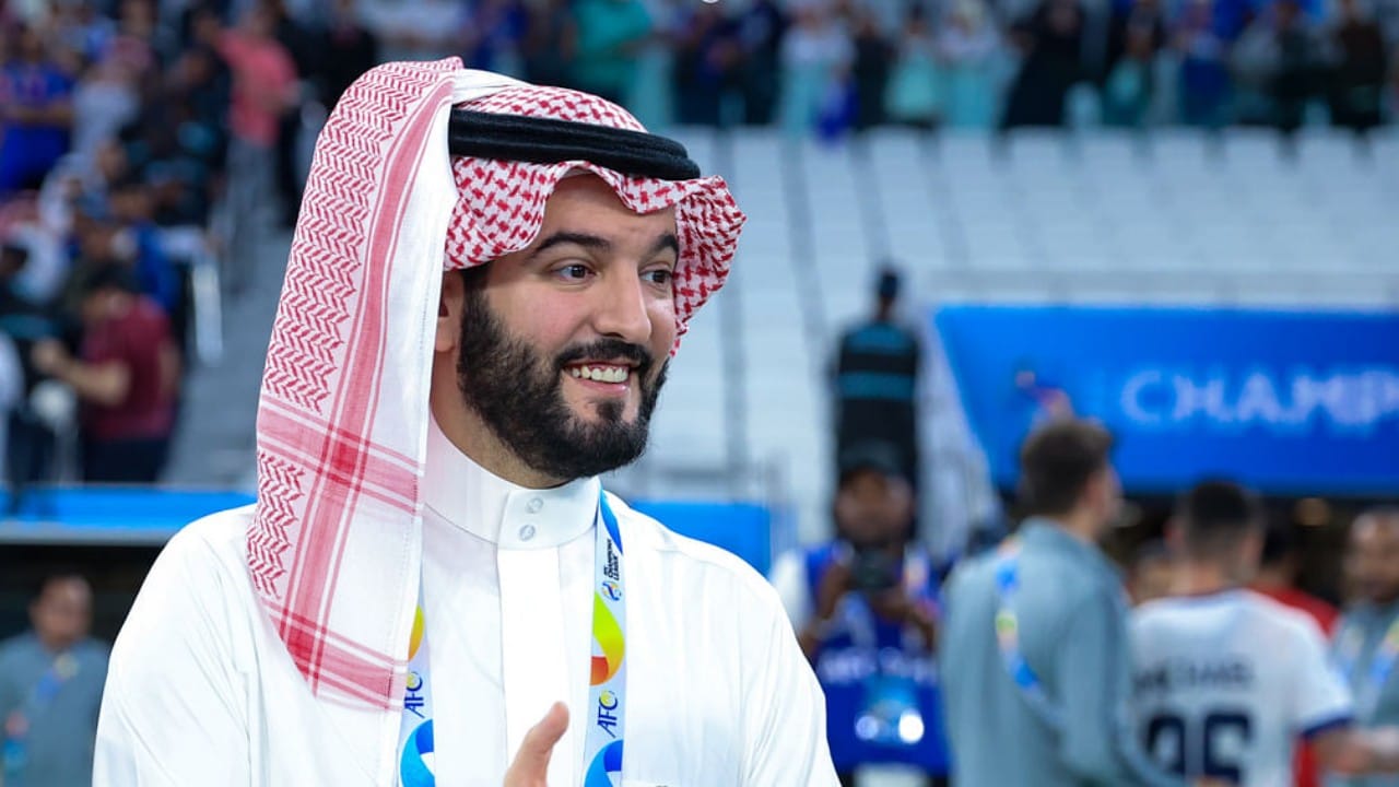 رئيس الهلال يغادر لندن للطائف لحضور نهائي البطولة العربية