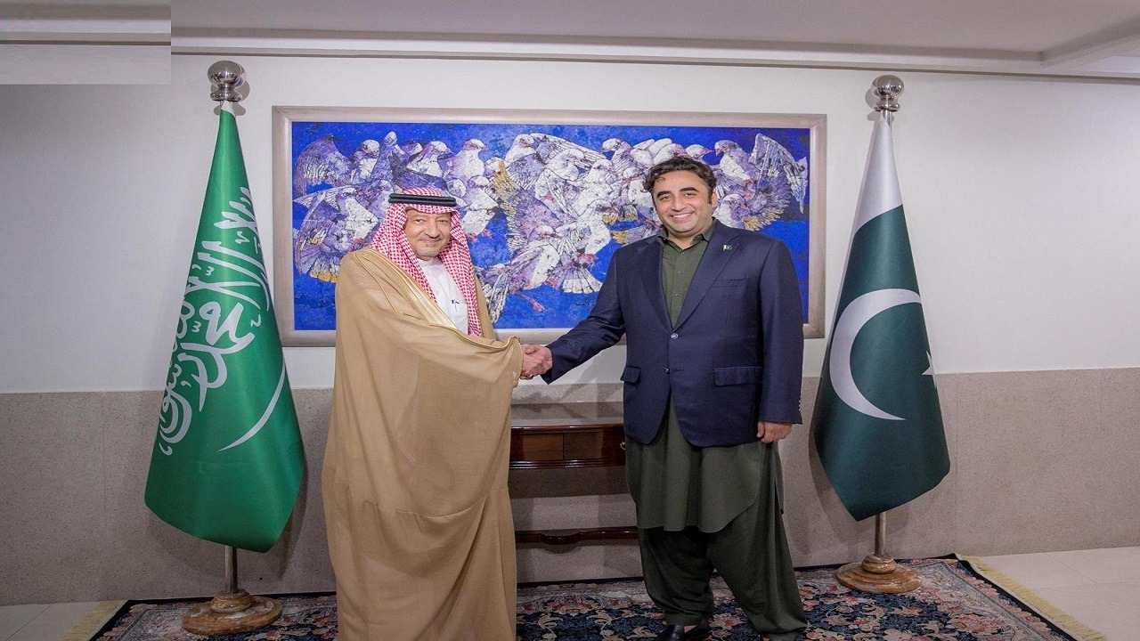 نائب وزير الخارجية يلتقي وزير خارجية باكستان