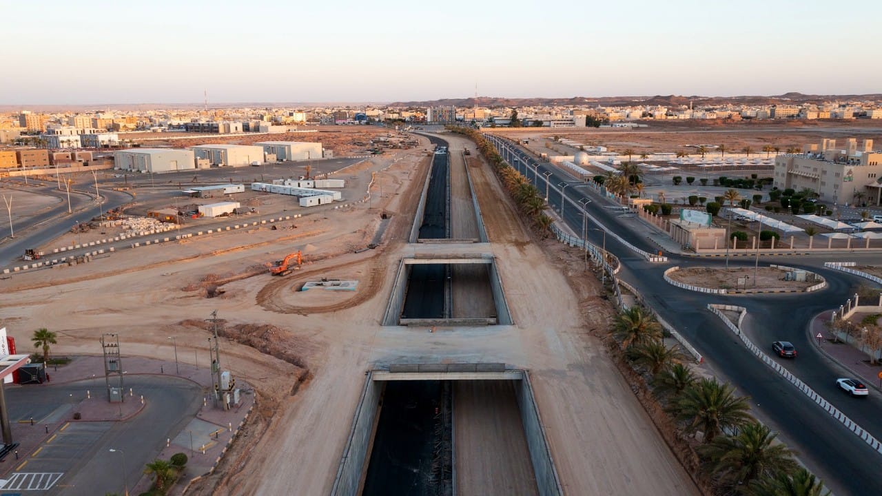 تطورات جديدة في أعمال تنفيذ مشروع جسر ونفق طريق الملك خالد بسكاكا.. صور
