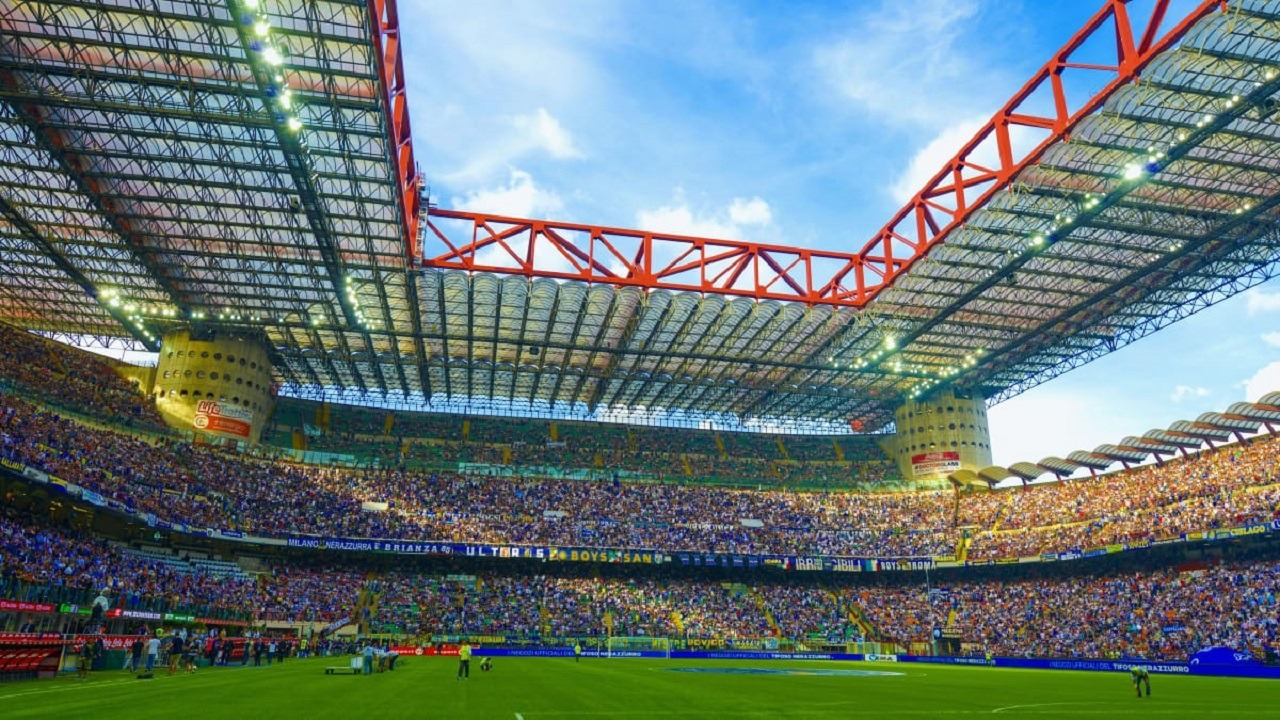 إيطاليا ترفض هدم ملعب “سان سيرو ” لأهميته الثقافية