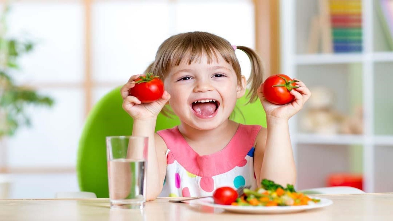 نصائح للأمهات لإقناع أطفالهن بتناول طعام صحي