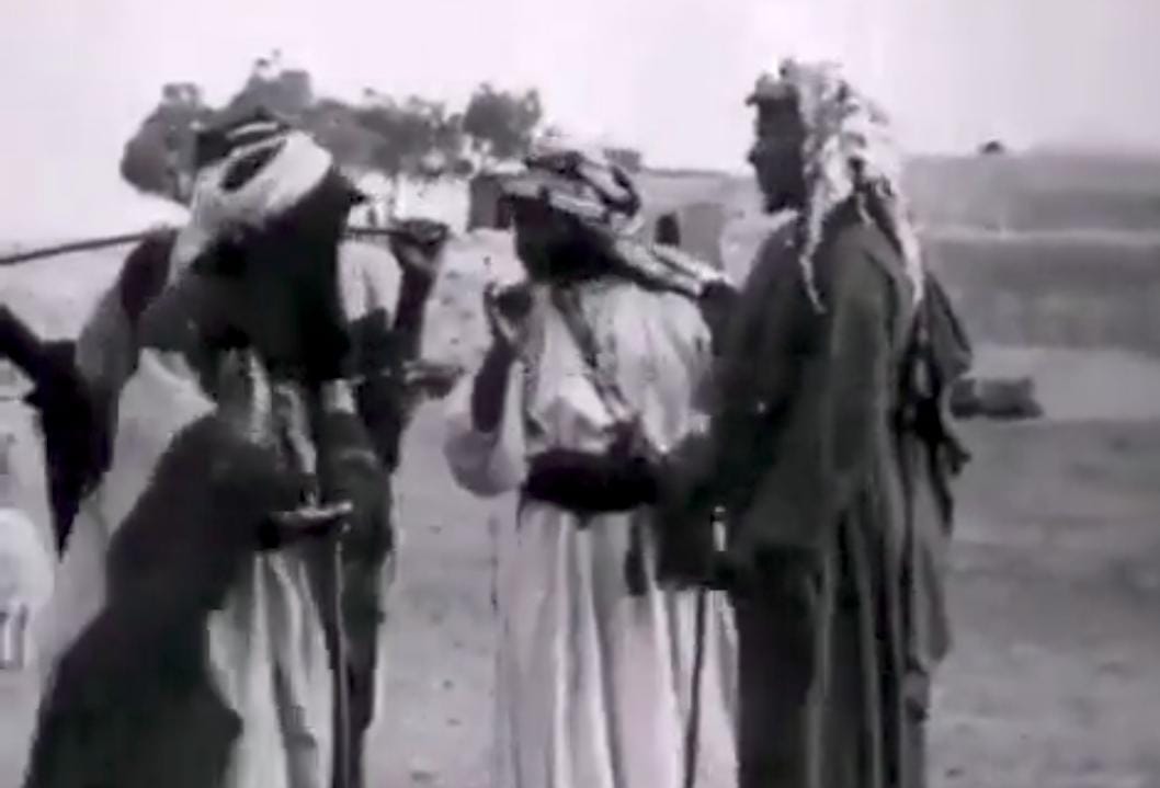 لقطة نادرة تظهر حياة المواطنين في جدة قبل 94 عاما .. فيديو