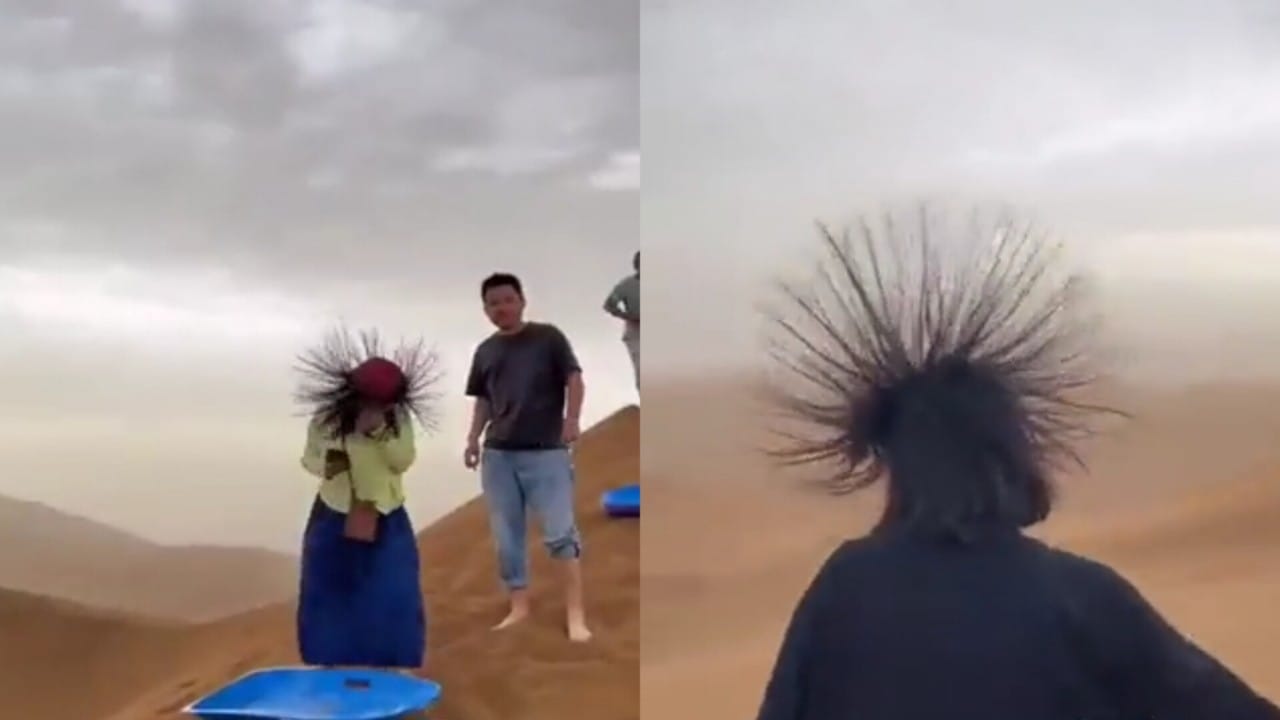 ظاهرة طبيعية غريبة تتسبب في وقوف شعر سياح أثناء تنزههم بالصحراء.. فيديو