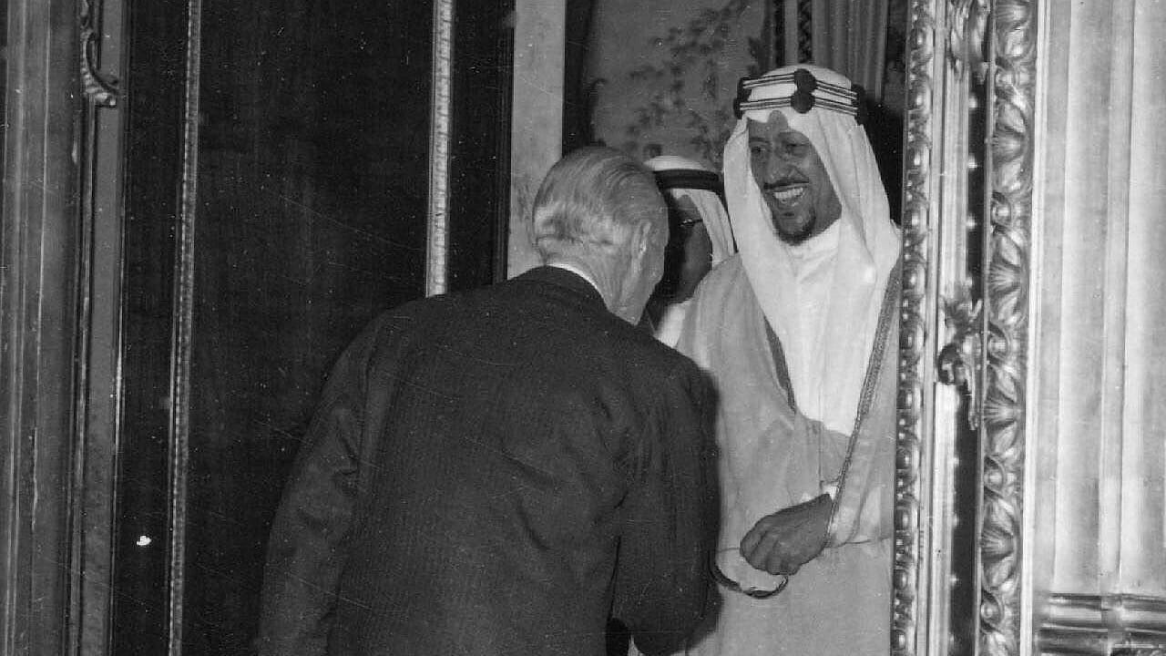 لحظة استقبال الملك سعود في روما قبل 61 عامًا.. صور
