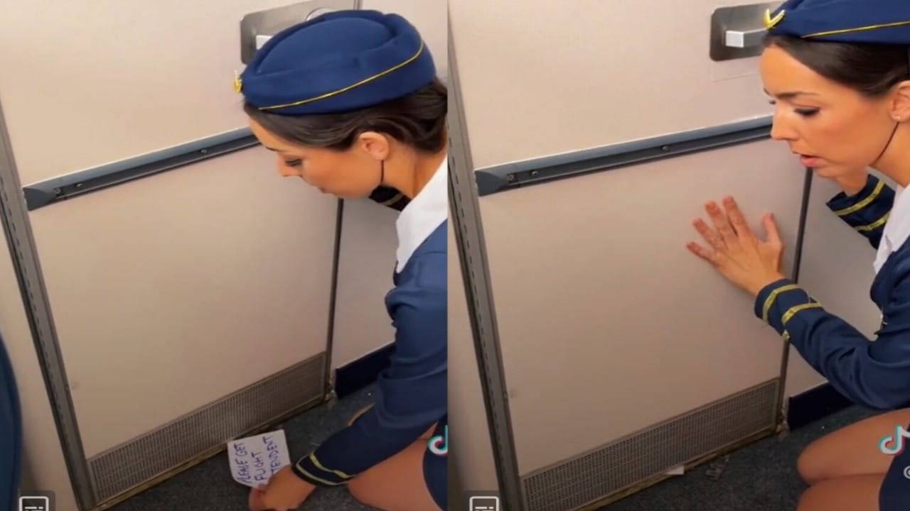 راكبة ترفض الخروج من الحمام ومضيفة طيران تحاول إقناعها.. فيديو