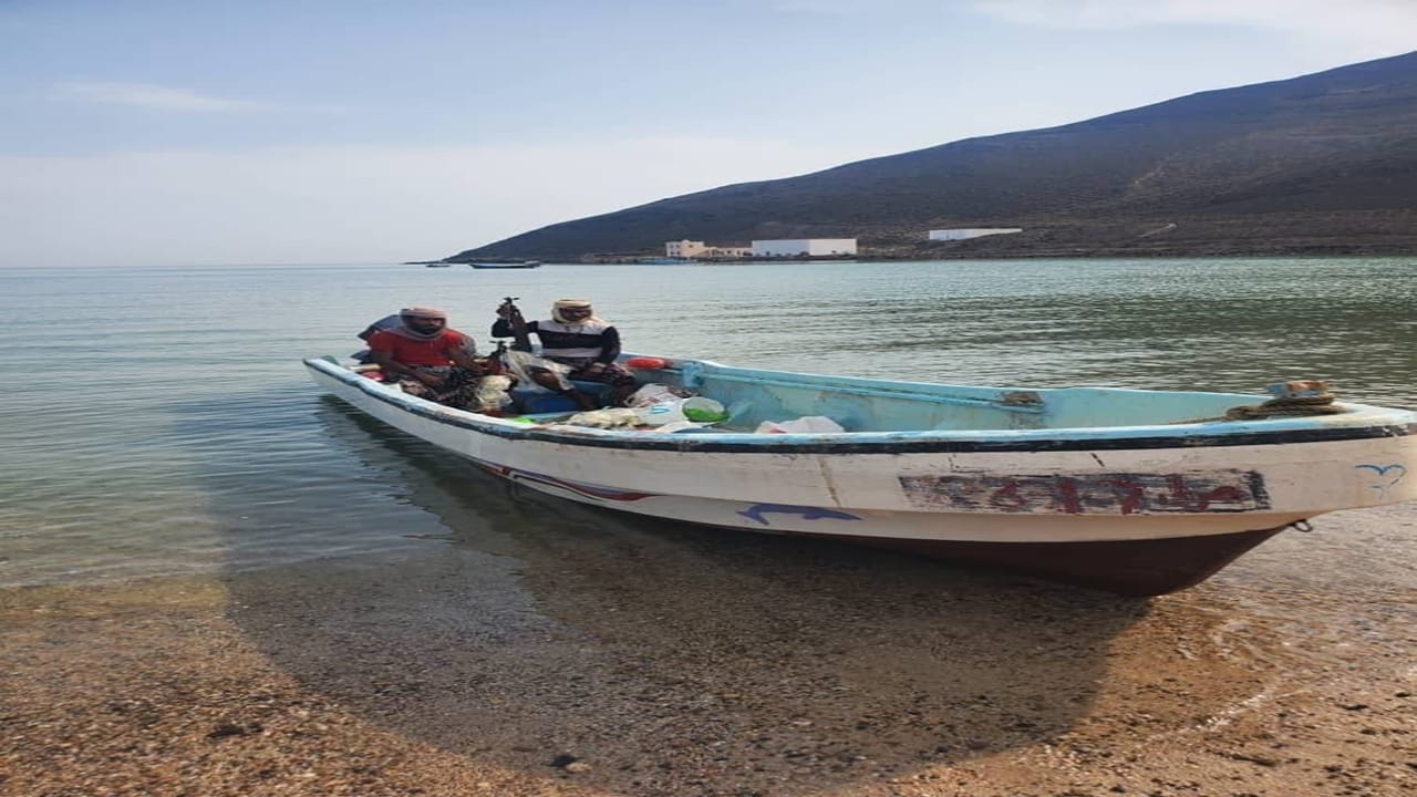 ضبط قارب محمل بأسلحة مهربة في اليمن
