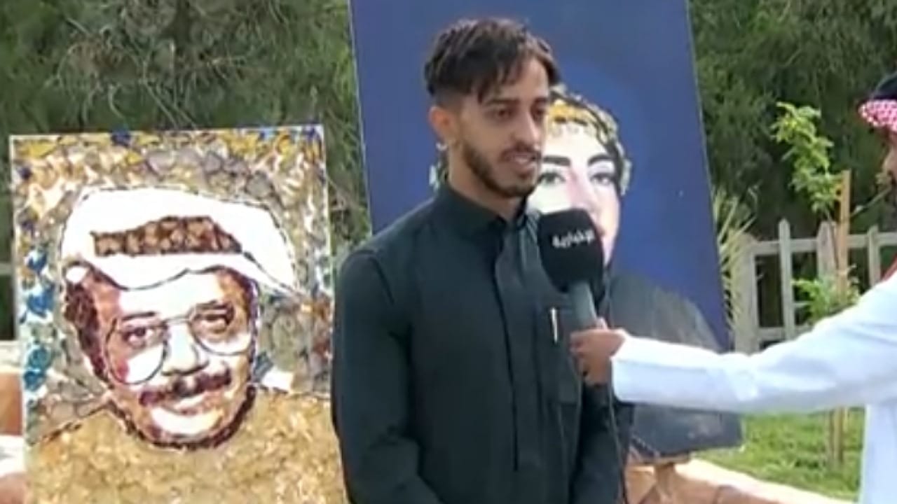 فنان يصنع لوحة فنية بالورود للراحل طلال مداح.. فيديو