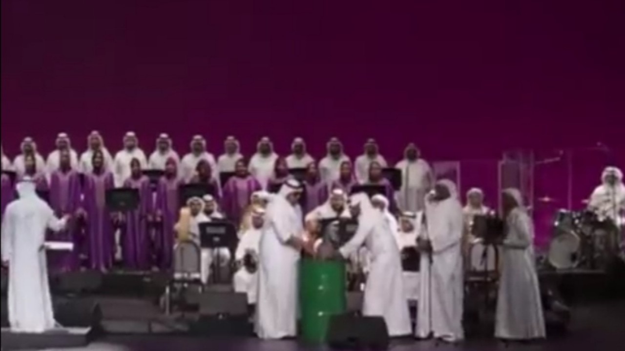 استخدام البراميل كأداة موسيقية خلال حفل الأوركسترا السعودية في نيويورك .. فيديو