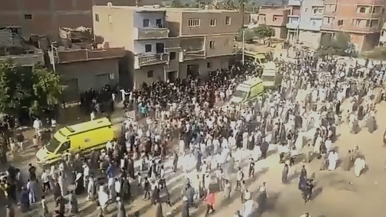 لحظة وصول جثامين 74 شابًا مصريًا من ليبيا .. فيديو