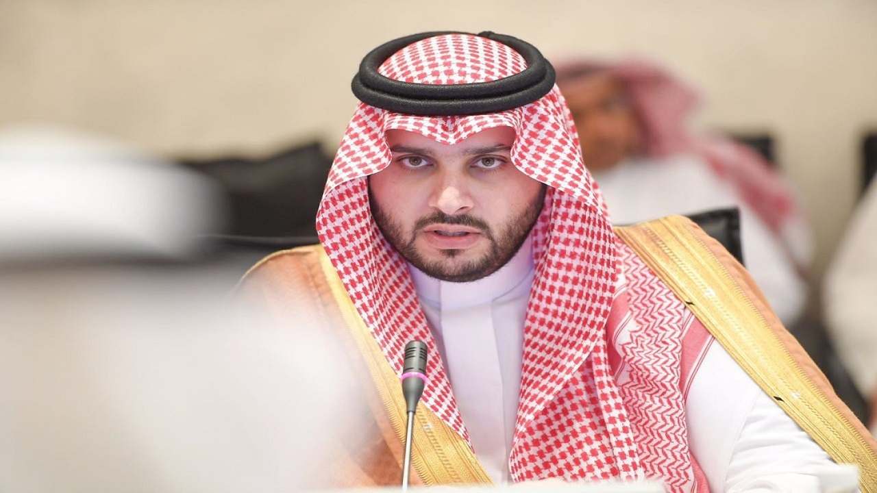 الأمير تركي بن محمد ينقل تعازي القيادة في وفاة الشيخ مبارك عبدالله الأحمد