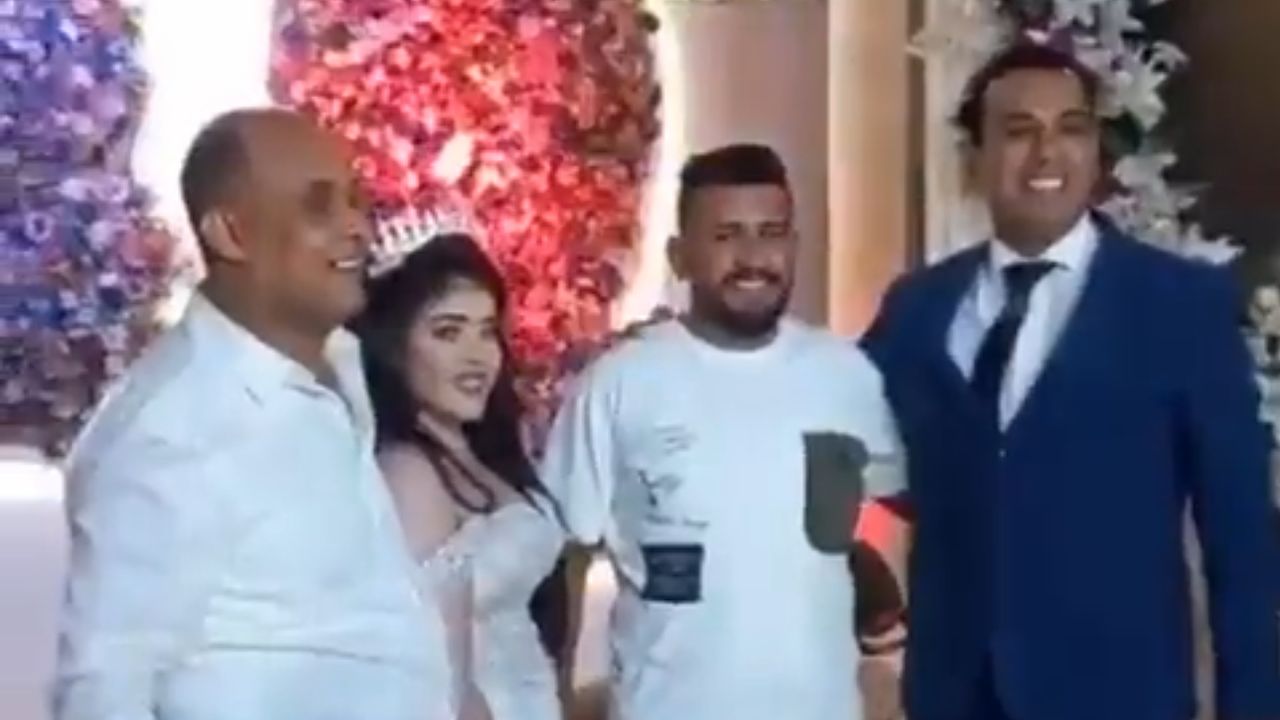 عريس مصري يثير الجدل بارتدائه شورت في ليلة زفافه .. فيديو