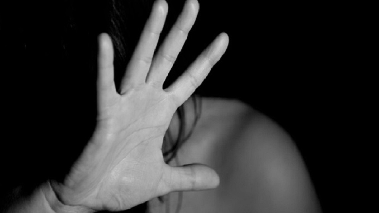 ضبط 5 إسرائيليين متهمين باغتصاب فتاة بريطانية