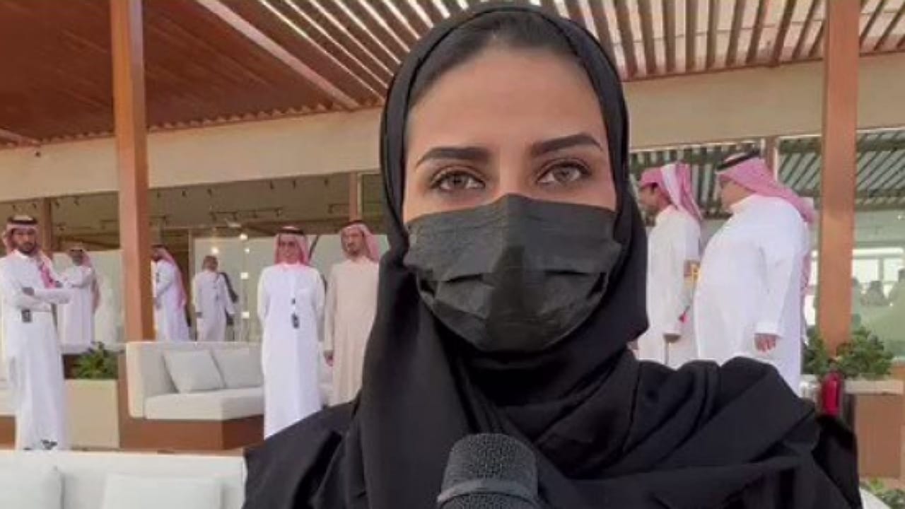 خلود الشمري أول سعودية تشارك في مهرجان الهجن الدولي ..فيديو