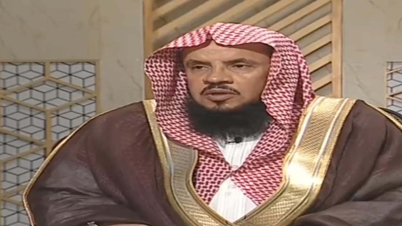 سعد السبر يوضح حكم مصافحة المرأة للرجال الأجانب.. فيديو