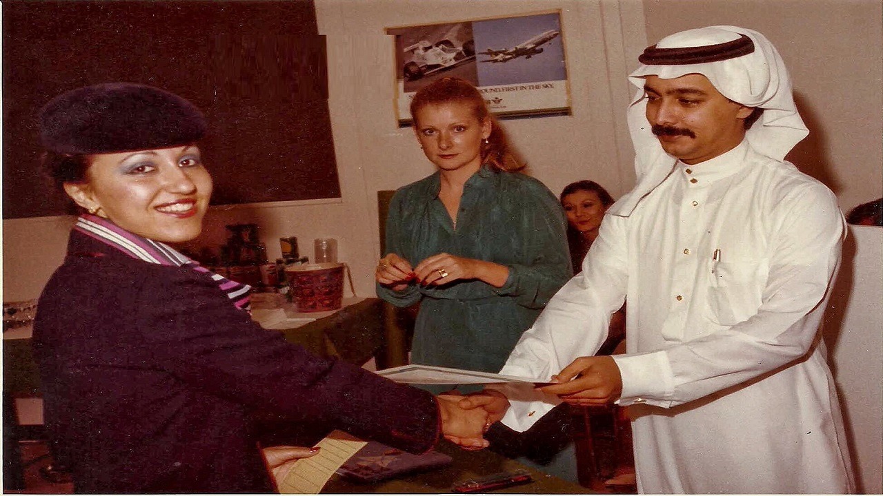 لحظة تخرج مضيفين جويين في مركز الخطوط السعودية قبل 36 عاما..صور